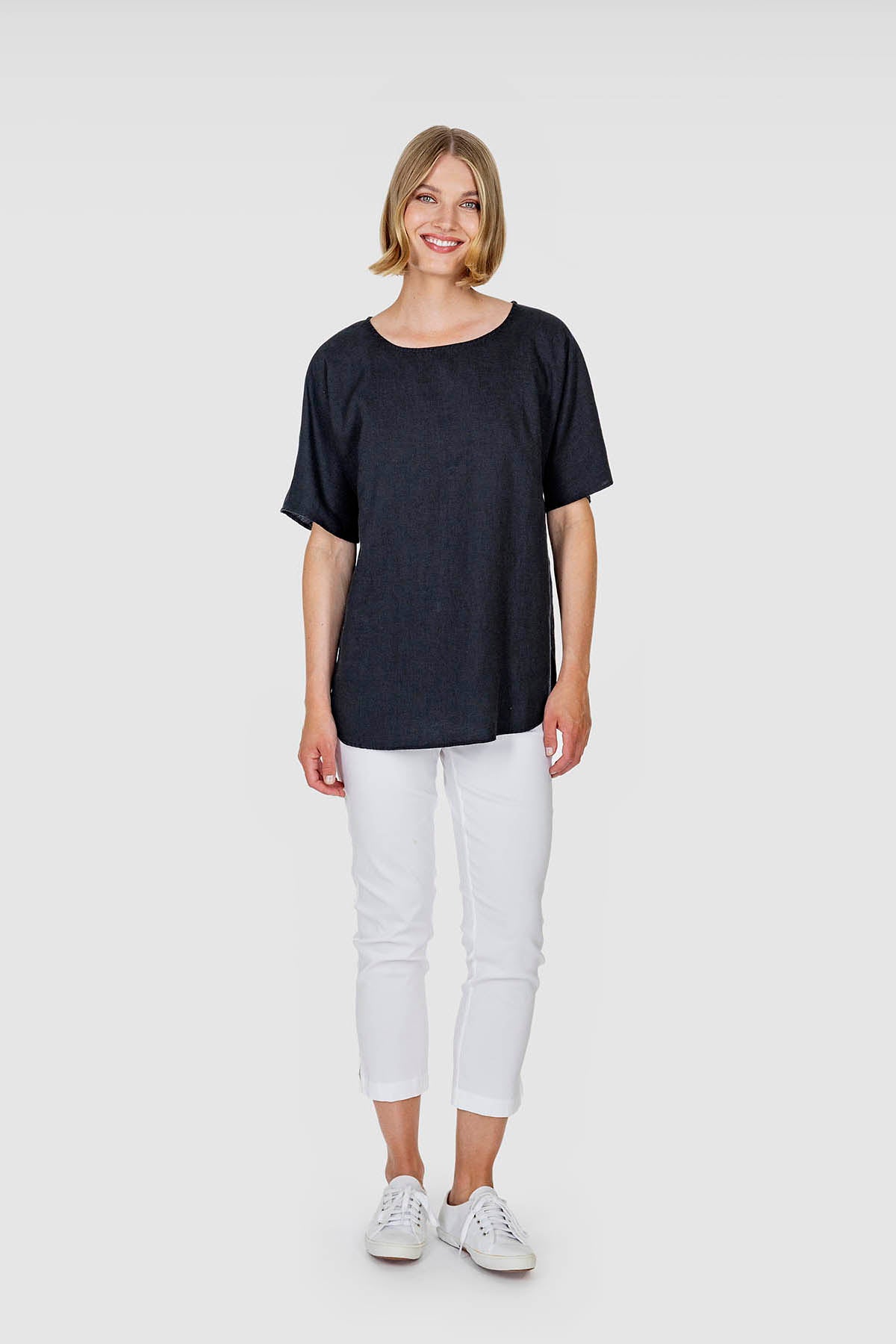 TÄHTIMÖ-paita musta