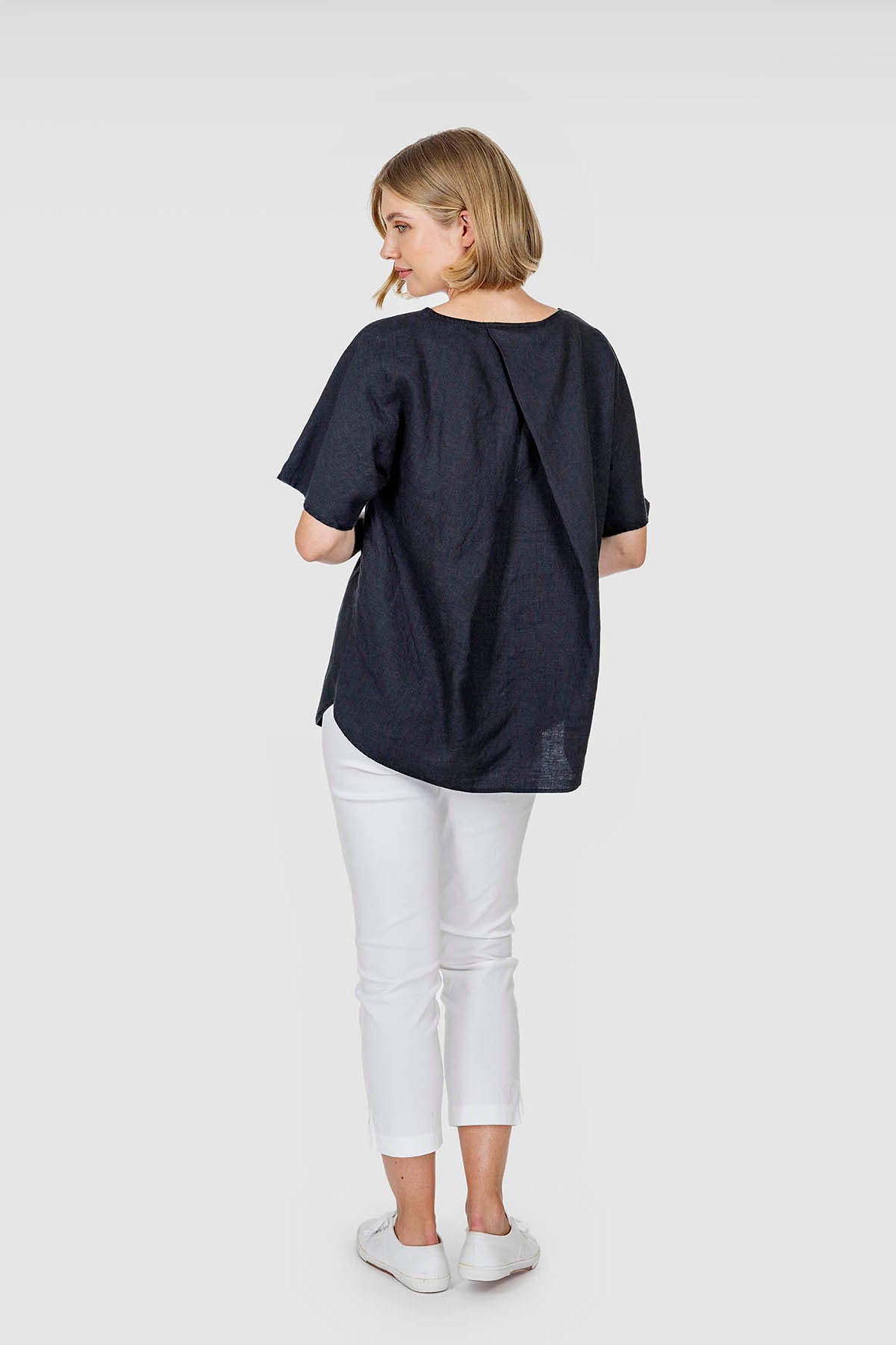 TÄHTIMÖ-paita musta